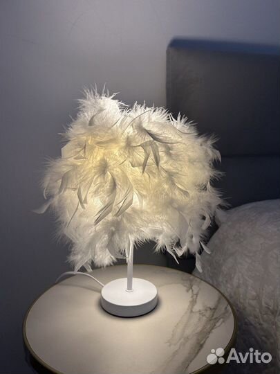 Новые настольные светильники с перьями
