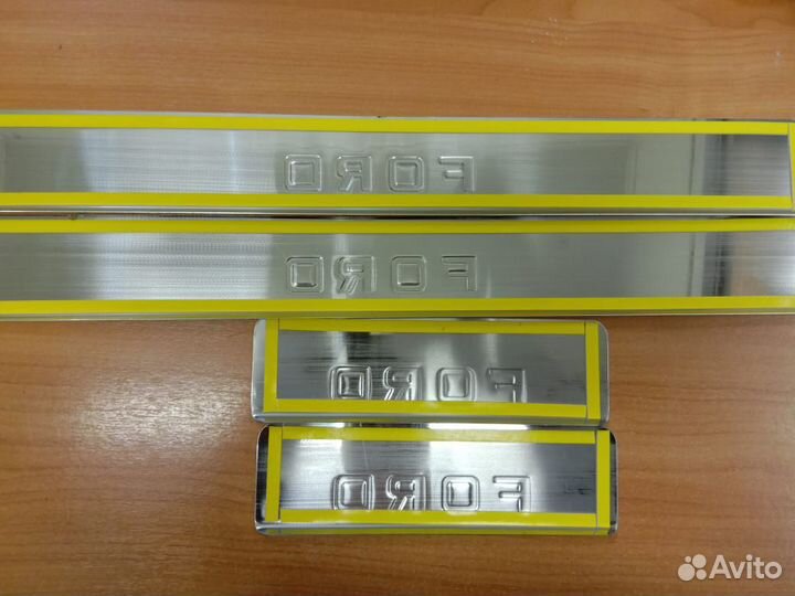 Накладки на пороги Ford Kuga (с 2013)