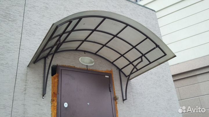 Козырек из поликарбоната (профлиста) металлический