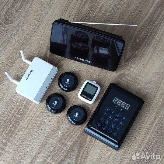 Кнопка вызова официанта, часы, табло, пуль, репите