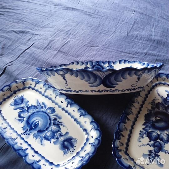 Гжель тарелки сервировочные и салатник лодочка