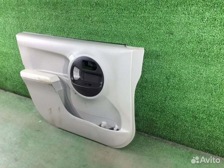 Обшивка двери передняя левая Toyota Passo KGC30