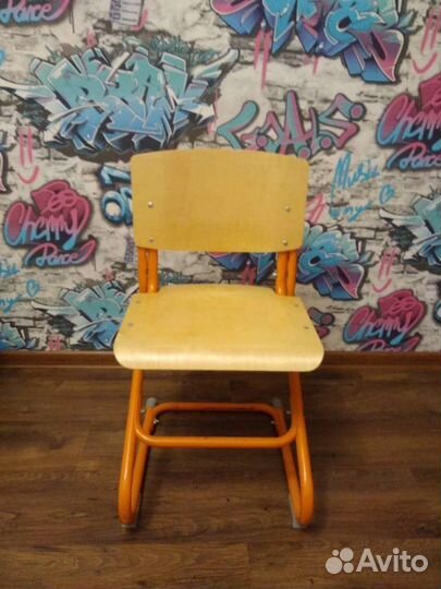 Детский письменный стол и стул