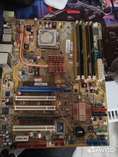 Материнская плата с процессором и памятью