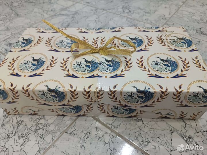 Фарфоровый чайный сервиз