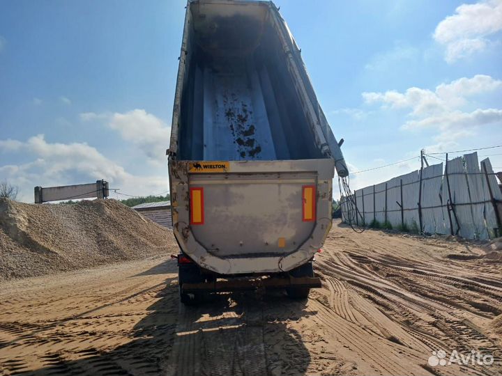 DAF XF105.410 с полуприцепом, 2012