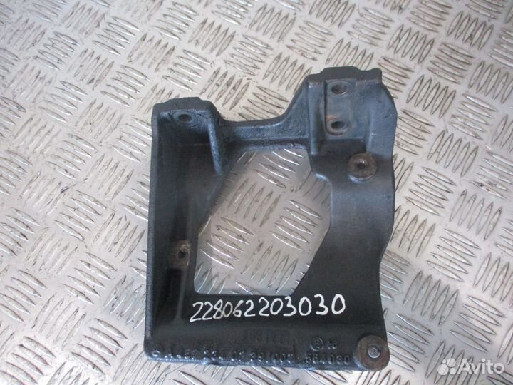 Кронштейн компрессора кондиционера Mercedes-Benz A