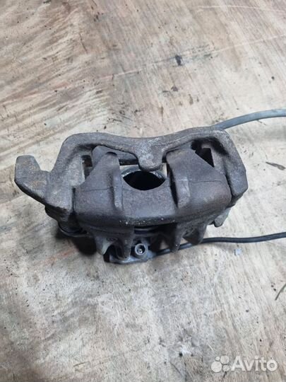 Суппорт тормозной передний правый Mercedes W202