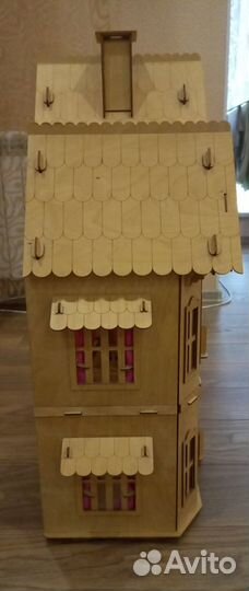 Деревянный домик для кукол