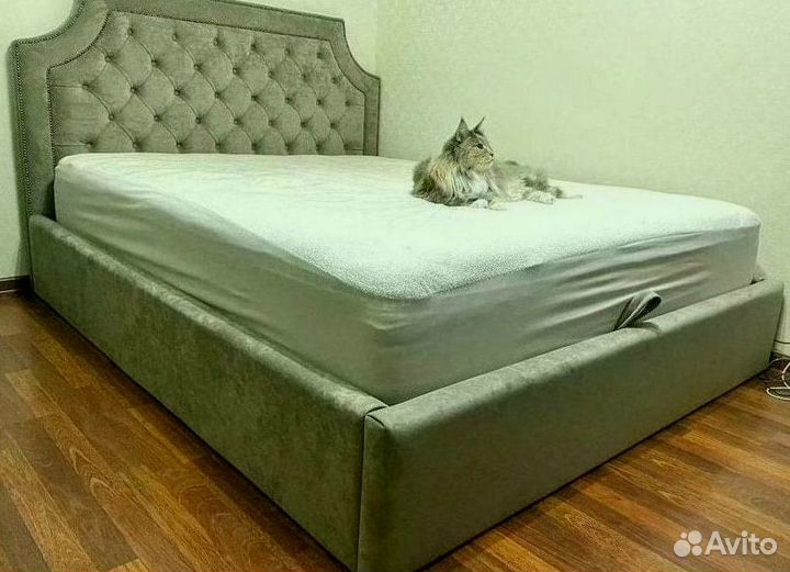 Кровать с мягким изголовьем