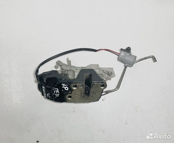 Замок передней правой двери Toyota Carina Е