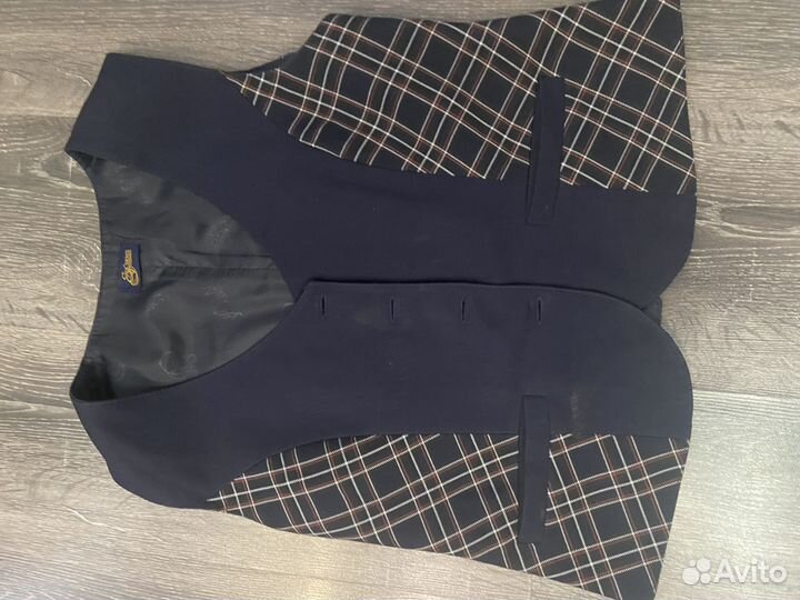 Продаю юбку и жилет для девочки