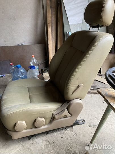 Автомобильное кресло