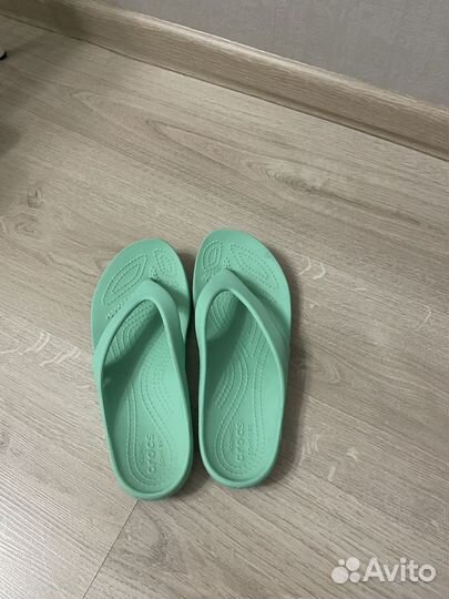 Женские шлепанцы crocs