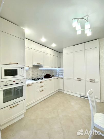 Кухня на заказ с доводчиками