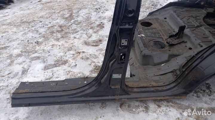 Средняя стойка порог задняя левая Porsche Cayenne