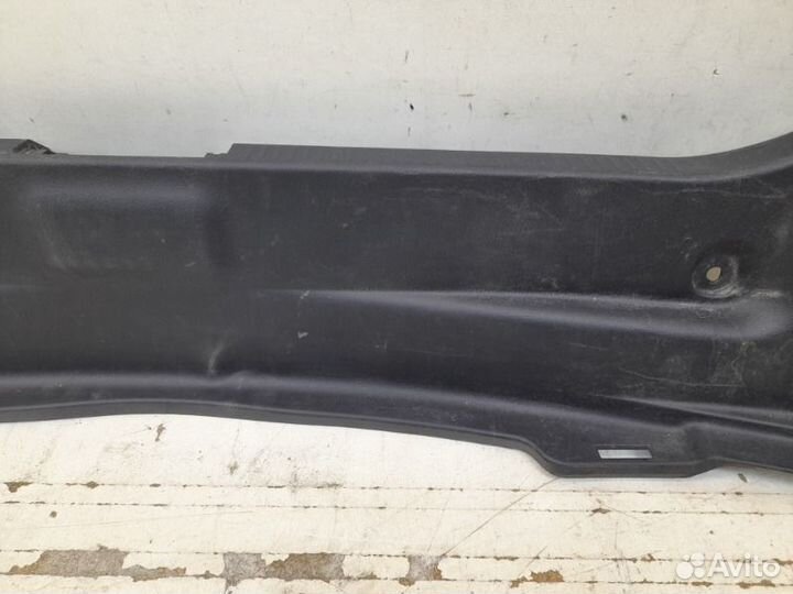 Накладка замка багажника Toyota Camry XV70