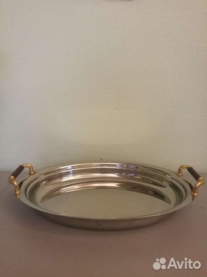 Новое металлическое блюдо под горячее