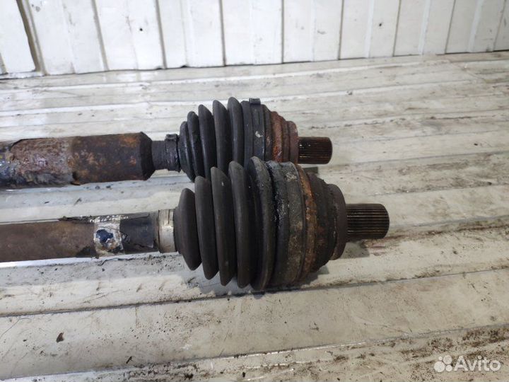 Полуось привод шрус передний правый Audi A3 8P