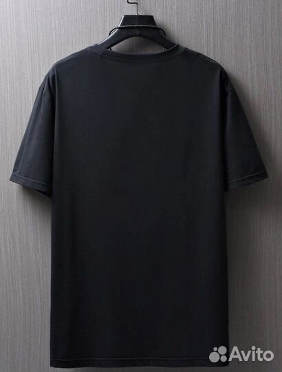 Черная футболка