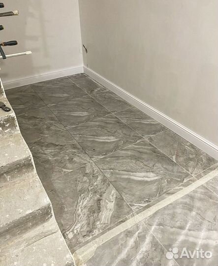 Люк невидимка в подвал с амортизаторами