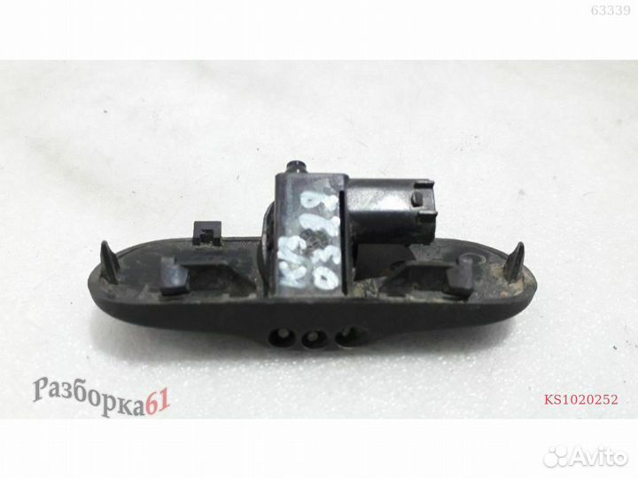 Форсунка омывателя стекла audi A4 B8. 3-х струйная