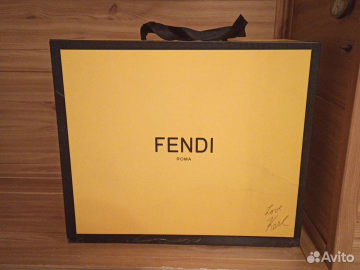 Коробка складная Fendi Roma с подписью