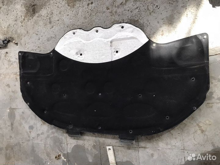 Обшивка капота Mercedes-Benz W204