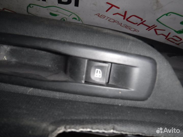 Обшивка задней правой двери Renault Megane 3