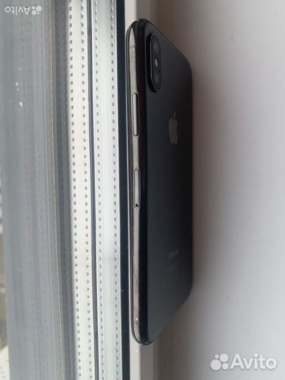 iPhone X, 64 ГБ