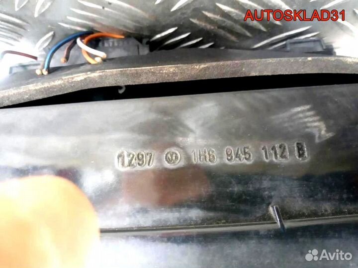 Фонарь задний правый VW Golf 3 1H6945112B