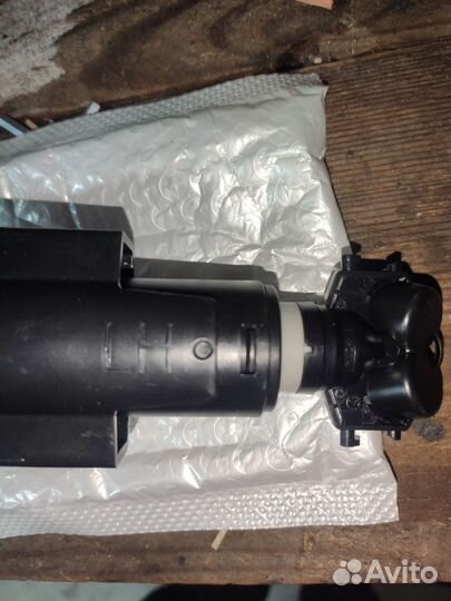 Форсунка омывателя фар Ford Kuga 2 GV41-13L015-AE