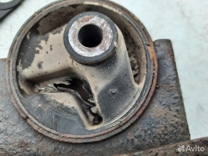 Опора двигателя задняя Chery Tiggo T11