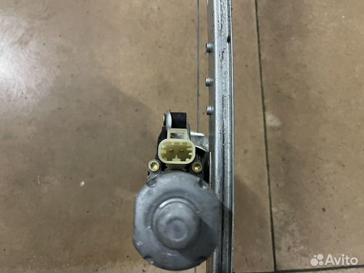 Задний левый стеклоподъемник mercedes w163 ml163 м