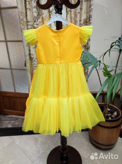 Нарядное желтое платье для девочки 128