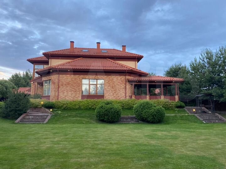 Дом 385 м² на участке 18 сот.