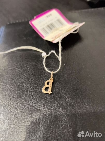 Золотая подвеска с фианитами буква 