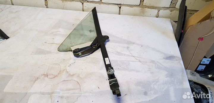 Bentley Continental GT Стекло передние правое