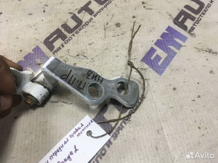 Петля двери передней правой нижняя Форд Фокус 2