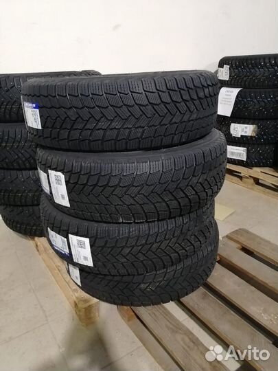 Michelin X-Ice Snow 215/65 R17 99T