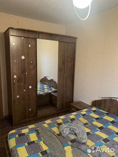 Продаю шкаф, кровать, прихожую