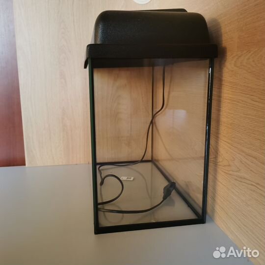 Аквариум с лампой