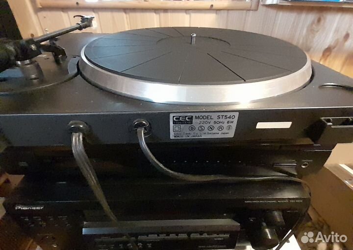 Виниловый проигрыватель