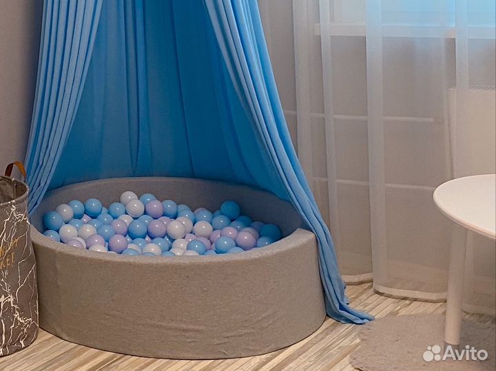 Сухой бассейн с шариками