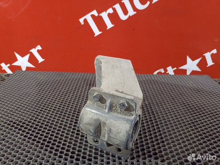 Кронштейн крыла