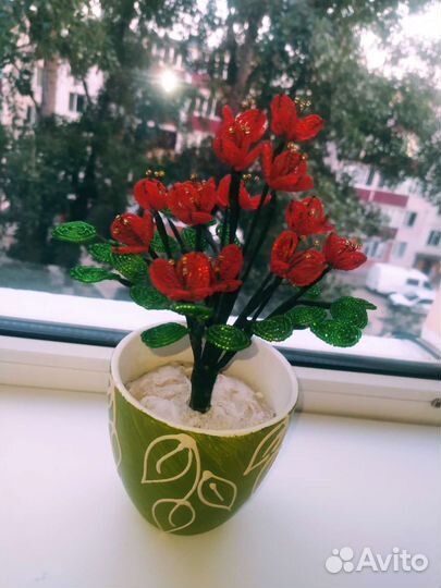 Цветок из бисера