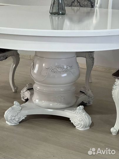 Кухонный стол и стулья новые