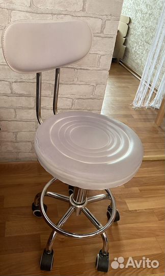 Стул для мастера по наращиванию ресниц