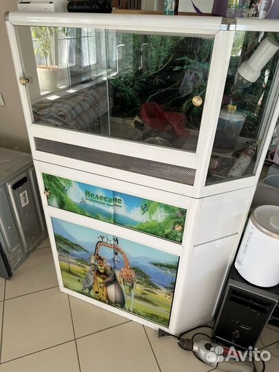 Террариум с бронестекла с обогревом и светом