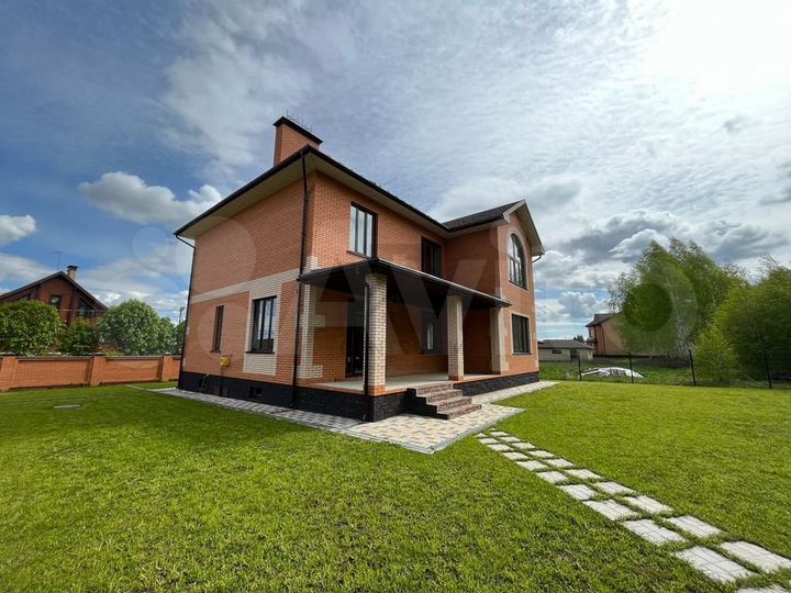 Дом 255,7 м² на участке 11,8 сот.